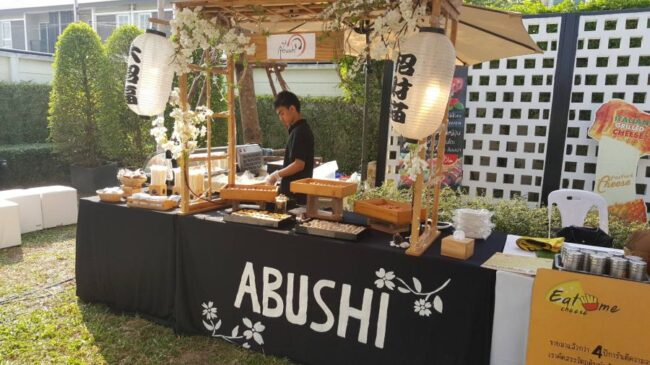 ซุ้มอาหารญี่ปุ่น ซู้มซูชิ งานเปิดตัวบ้านDelight ดอนเมือง – รังสิต และ Delight เมืองเอก - รังสิต รับจัดเลี้ยงอาหารญี่ปุ่น นอกสถานที่ จัดเลี้ยงซูชิ ซาชิมิ ราเมง ยากิโซบะ เทมปุระ ซุ้มอาหารญี่ปุ่น ซุ้มซูชิงานแต่ง เปิดตัวสินค้า งานเลี้ยงเปิดตัว งานเลี้ยงสังสรรค์ งานเลี้ยงบริษัท