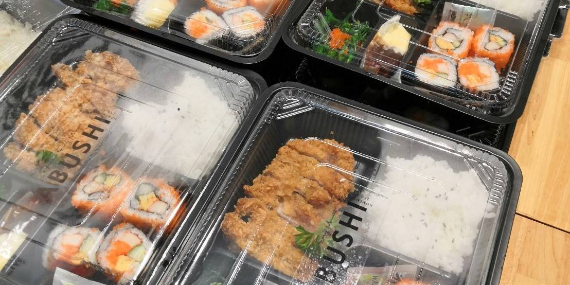 รับจัดเลี้ยงอาหารญี่ปุ่น นอกสถานที่ จัดเลี้ยงซูชิ ซาชิมิ ราเมง ยากิโซบะ เทมปุระ ซุ้มอาหารญี่ปุ่น ซุ้มซูชิงานแต่ง เปิดตัวสินค้า งานเลี้ยงเปิดตัว งานเลี้ยงสังสรรค์ งานเลี้ยงบริษัท เบนโตะ รัฐสภา