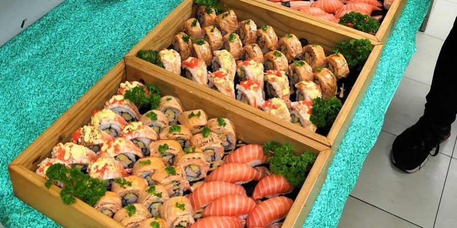 รับจัดเลี้ยงอาหารญี่ปุ่น นอกสถานที่ จัดเลี้ยงซูชิ ซาชิมิ ราเมง ยากิโซบะ เทมปุระ ซุ้มอาหารญี่ปุ่น ซุ้มซูชิงานแต่ง เปิดตัวสินค้า งานเลี้ยงเปิดตัว งานเลี้ยงสังสรรค์ งานเลี้ยงบริษัท เบนโตะ อาหารกล่อง อาหารญี่ปุ่น