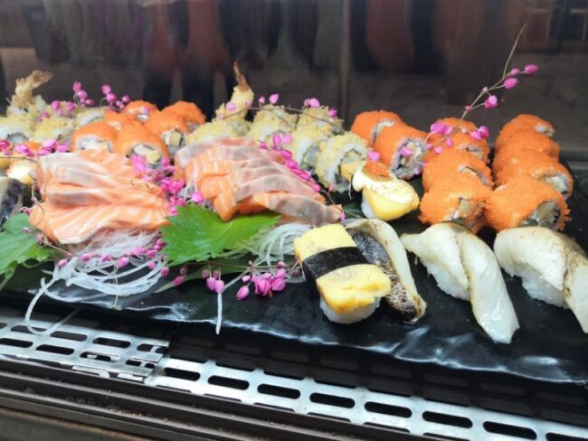 ซุ้มซูชิแบบญี่ปุ่น ในงานเลี้ยงปาตี้ วปอ Private party เลี้ยงอาหารญี่ปุ่น นอกสถานที่ จัดเลี้ยงซูชิ ซาชิมิ ด้วยซุ้มอาหารญี่ปุ่น จัดขึ้นที่ The Hall วิภาวดี
