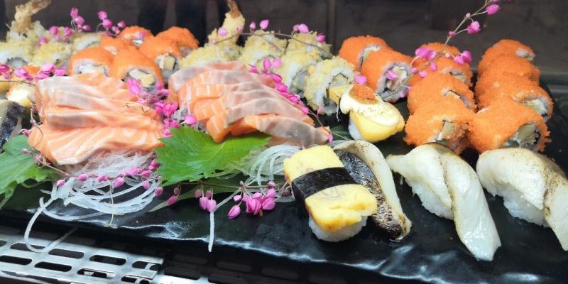 ซุ้มซูชิแบบญี่ปุ่น ในงานเลี้ยงปาตี้ วปอ Private party เลี้ยงอาหารญี่ปุ่น นอกสถานที่ จัดเลี้ยงซูชิ ซาชิมิ ด้วยซุ้มอาหารญี่ปุ่น จัดขึ้นที่ The Hall วิภาวดี