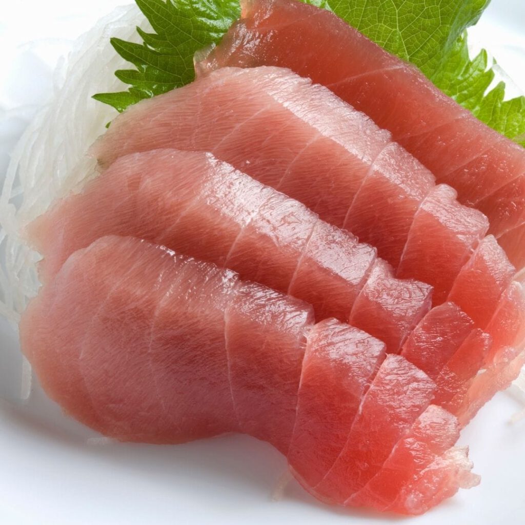 ซาชิมิปลาทูน่าสด จัดเลี้ยงรวมรุ่นที่หัวหิน คุณลูกค้าอยากได้ปลาทูน่าไซใหญ่แล่โช ตัวนี้ 60 กิโลกรัม