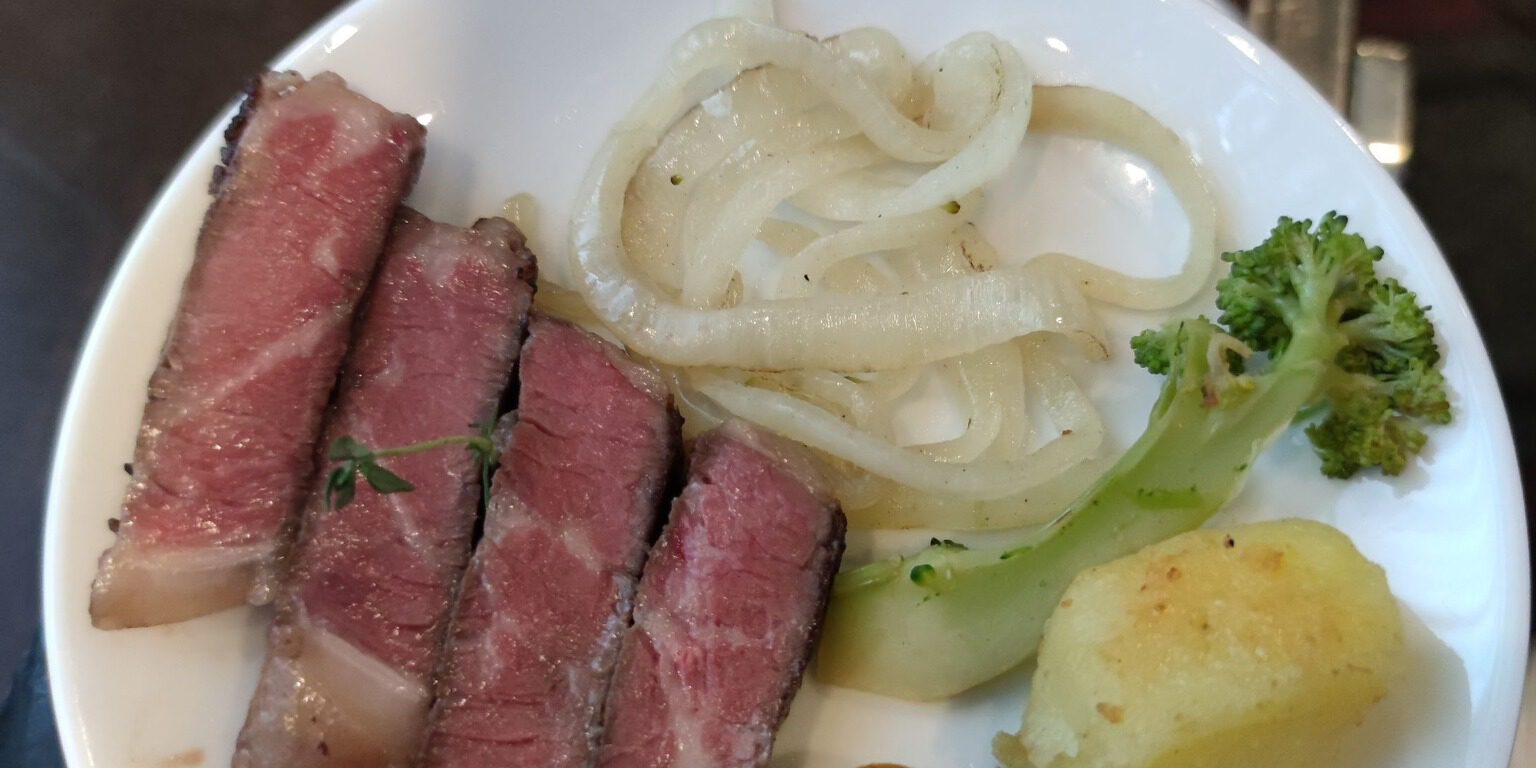 บริการอาหารญี่ปุ่นในวันสำคัญของครอบครัว สั่งเมนูซูชิ และสเต็กเนื้อ ไปจัดเลี้ยงงานแต่งงาน ที่โรงแรม JW Marriott