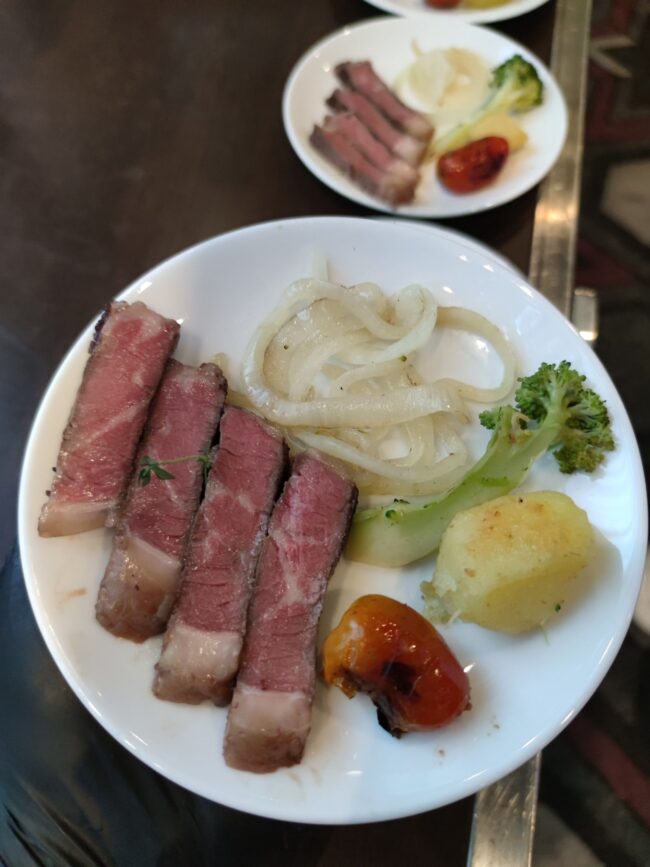 บริการอาหารญี่ปุ่นในวันสำคัญของครอบครัว สั่งเมนูซูชิ และสเต็กเนื้อ ไปจัดเลี้ยงงานแต่งงาน ที่โรงแรม JW Marriott