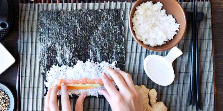 สอน ทำ อาหาร ญี่ปุ่น ห่อข้าวซูชิโรล