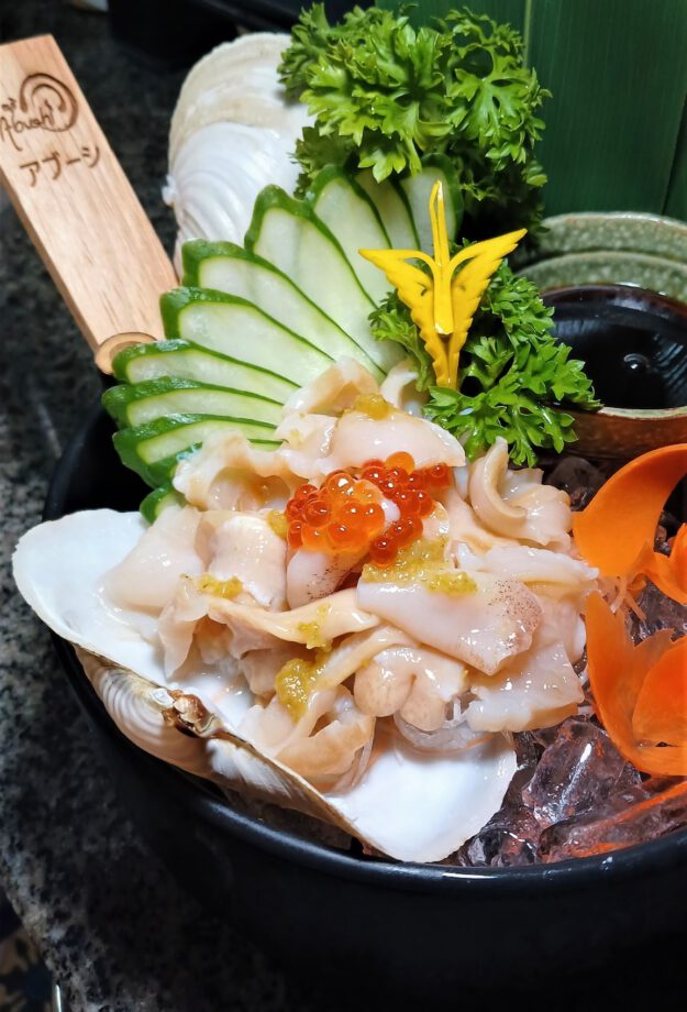 หอยงวงช้าง เนื้อหอยส่วนงวงมักนิยมนำไปทำซูชิ และซาชิมิ ส่วนเนื้อและตับที่อยู่ในฝาหอยมักจะนำไปย่าง ช่วยดึงรสชาติของวัตถุดิบชั้นเลิศนี้ได้เป็นอย่างดี หอยงวงช้าง เนื้อหอยส่วนงวงมักนิยมนำไปทำซูชิ และซาชิมิ ส่วนเนื้อและตับที่อยู่ในฝาหอยมักจะนำไปย่าง ช่วยดึงรสชาติของวัตถุดิบชั้นเลิศนี้ได้เป็นอย่างดี