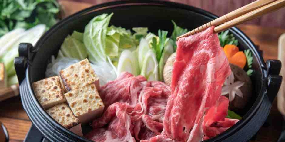 สุกี้ยากิ (Sukiyaki) อาหารญี่ปุ่นยอดนิยม สุกี้ยากิ (Sukiyaki) อาหารญี่ปุ่นยอดนิยม